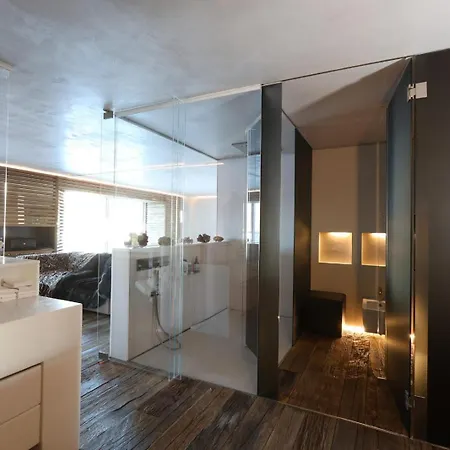 Silver Apartman