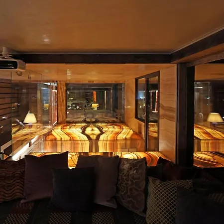 Silver Apartman *