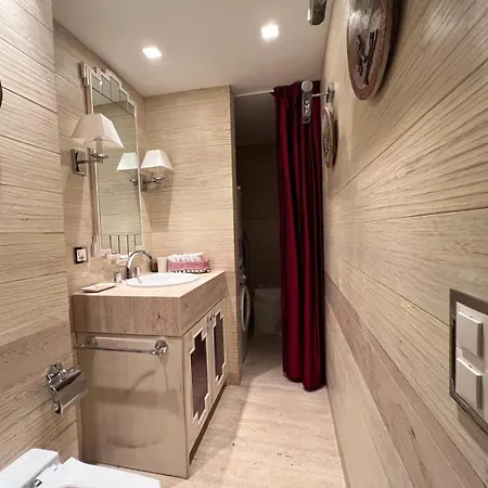 Silver Apartman