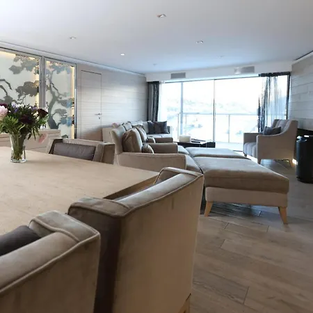 Silver Apartman